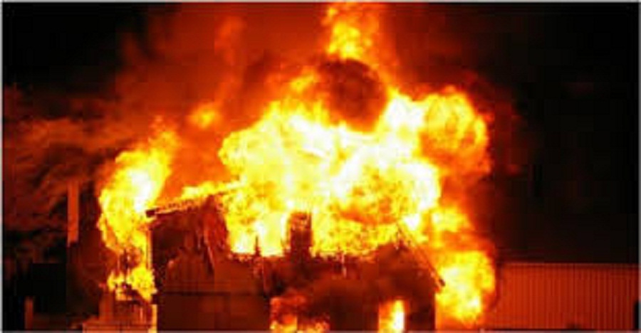 दुई घर जलेर नष्ट, आगो निभाउन जाँदा एक वृद्धा घाइते